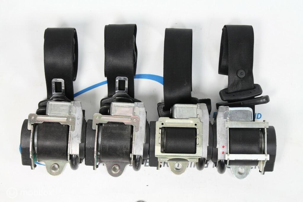 2 x Gordels voor + achter Mercedes B klasse W245 (2005-2011)