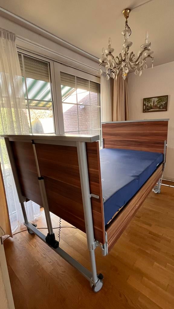 Senioren bed Verpleegbed extra  breed 1,33m hoog-laag bed, Diversen, Ophalen, Gebruikt