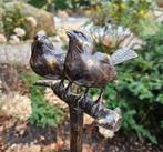 2 VOGELS OP TAK / mussen/ TUINSTEKER / BRONS, Huis en tuin decoratie Marie, Nieuw, Info@huisentuindecoratiemarie.nl, Peize