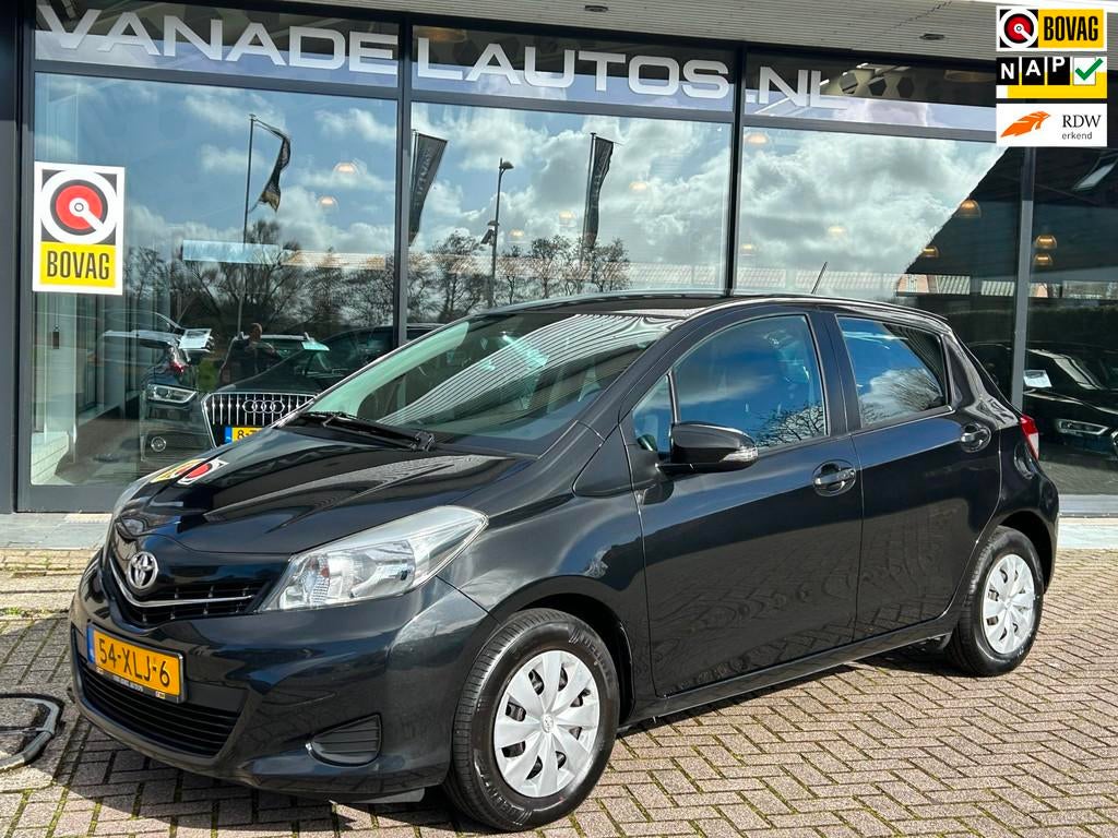 Toyota Yaris 1.0 VVT-i Aspiration 5Drs Airco Camera Cruise N, Auto's, Toyota, Euro 5, Stof, Zwart, Origineel Nederlands