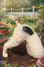 Grappige gravende hond 'Henk' - Tuinbeeld met vlekken, Ophalen of Verzenden, Nieuw, Kunststof, Dierenbeeld