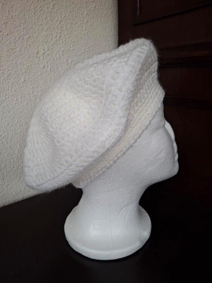 Zelf gehaakte baret in gebroken wit, Kleding | Dames, Hoeden en Petten, Nieuw, Pet, One size fits all, Ophalen of Verzenden