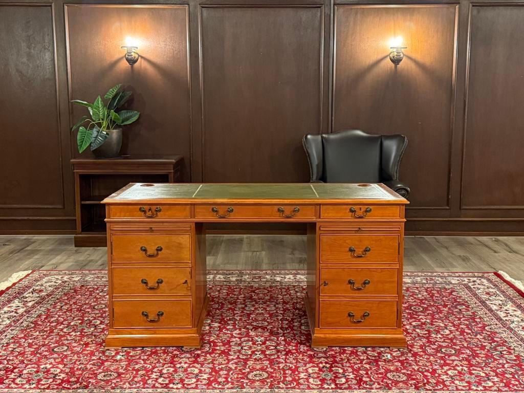 Klassiek Engels bureau #651, Huis en Inrichting, Bureaus, Overige typen, 150 cm, Hout, Ophalen of Verzenden