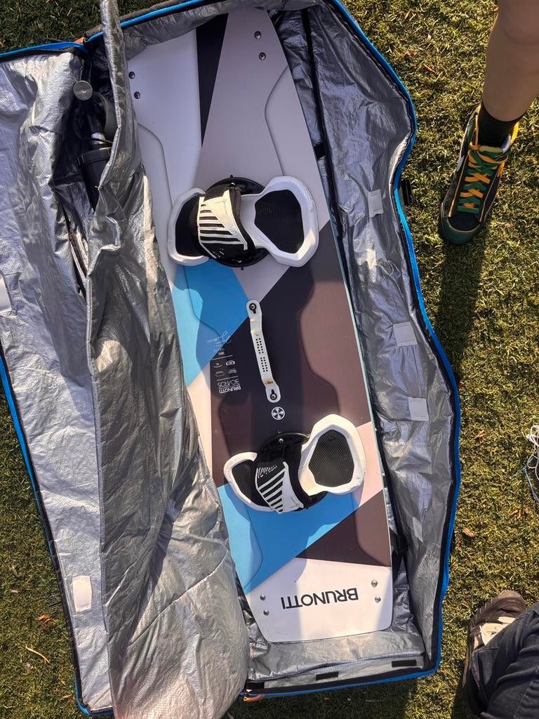 Complete kiteset, cruise base board Brunnoti, Ophalen, Kitesurf-set, Twintip, Zo goed als nieuw