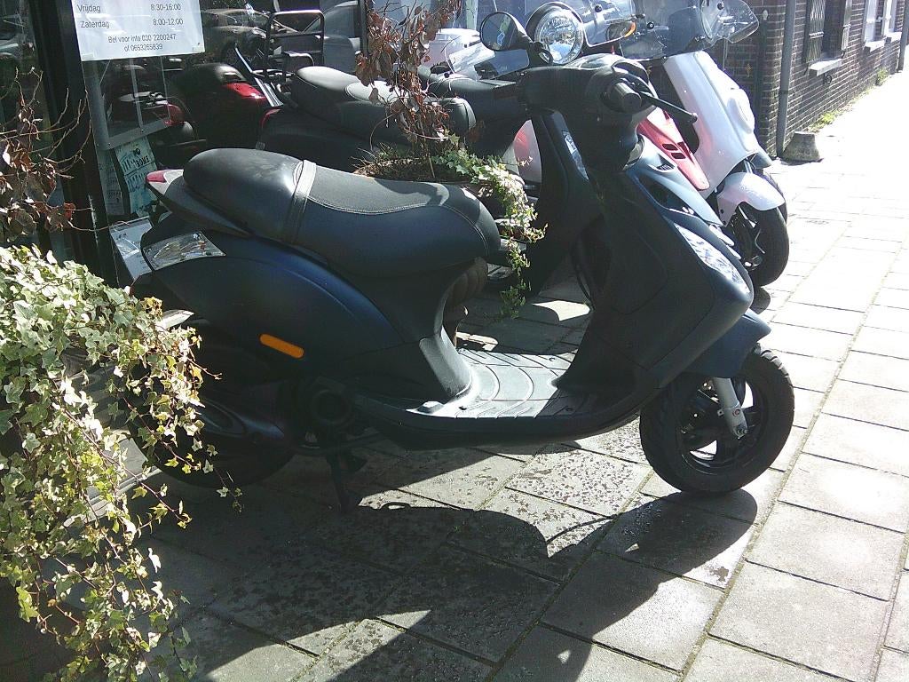 Piaggio zip 4t mat blauw, Fietsen en Brommers, Ophalen, Gebruikt, ., Maximaal 45 km/u
