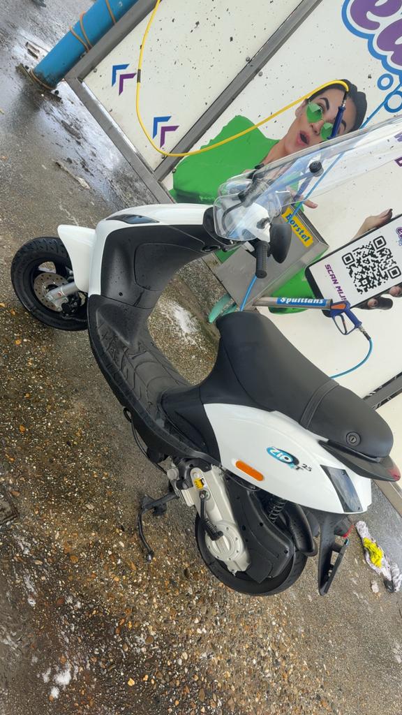 Piaggio Zip ZGAN - Eind 2014, als nieuw, 5500 km, Fietsen en Brommers, Scooters | Piaggio, Ophalen of Verzenden, Zo goed als nieuw