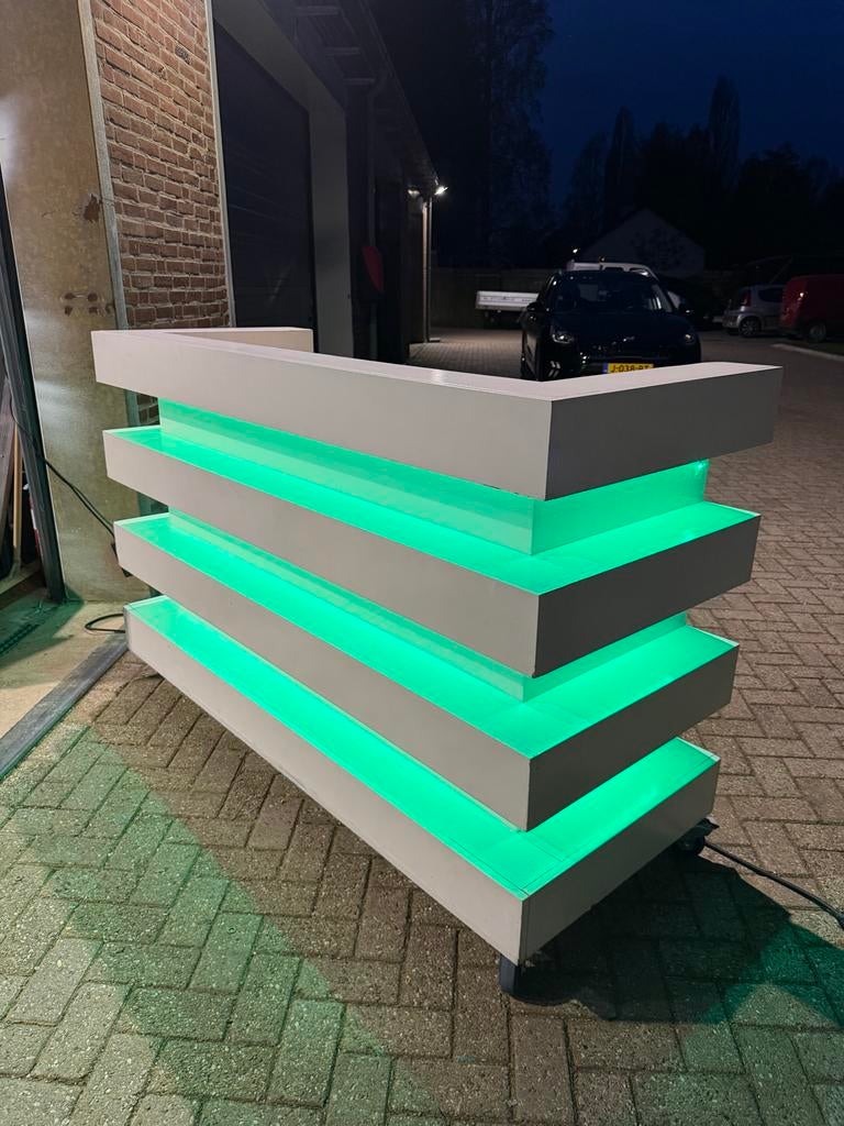 DJ Booth meubel met LED verlichting en hoes, Muziek en Instrumenten, Dj-sets en Draaitafels, Ophalen, Gebruikt, Dj-set, Overige merken