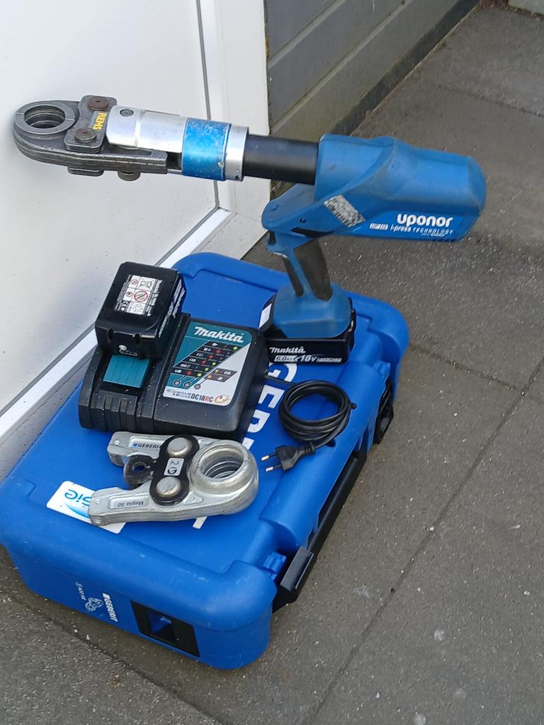 Uponor Persmachine compleet set + accu+koffer/ TOP!, Ophalen of Verzenden, Zo goed als nieuw