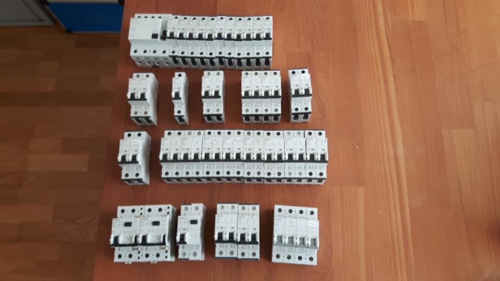 Partij Siemens Aardlekschakelaar, automaten en alamats, Verzenden, Zo goed als nieuw, Overige typen