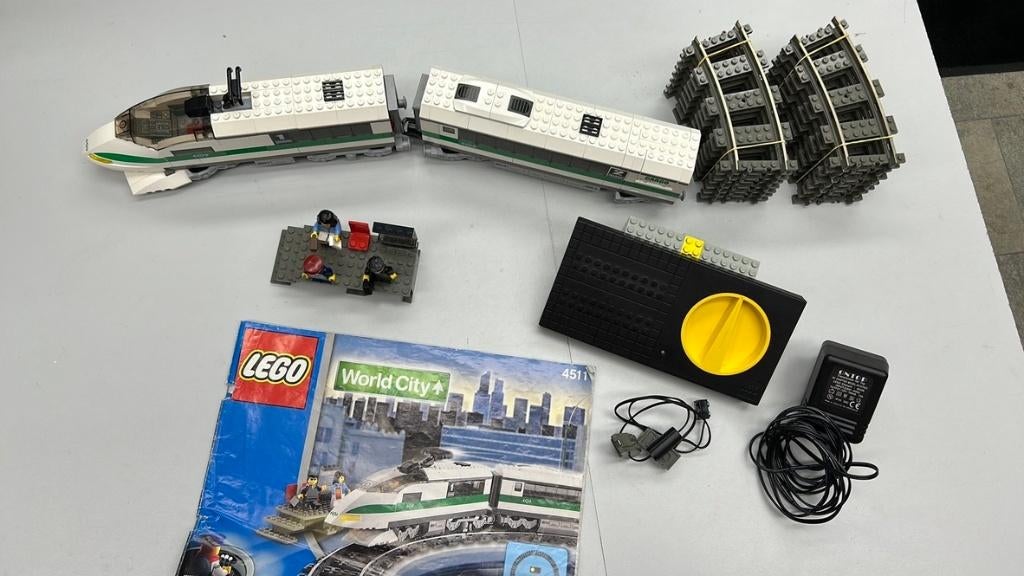 SB2436 Lego trein 4511 compleet + boekje, Kinderen en Baby's, Speelgoed | Duplo en Lego, Ophalen of Verzenden, Zo goed als nieuw