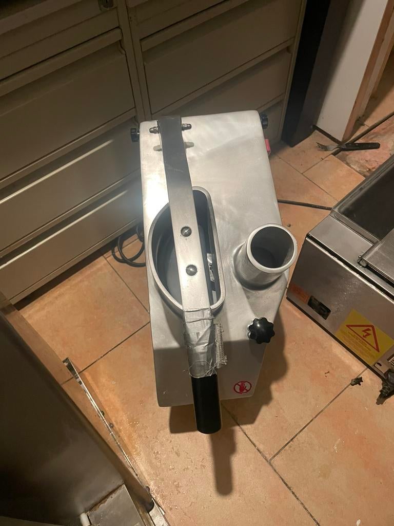 Groentesnijmachine, Ophalen, Zo goed als nieuw, 2000 watt of meer