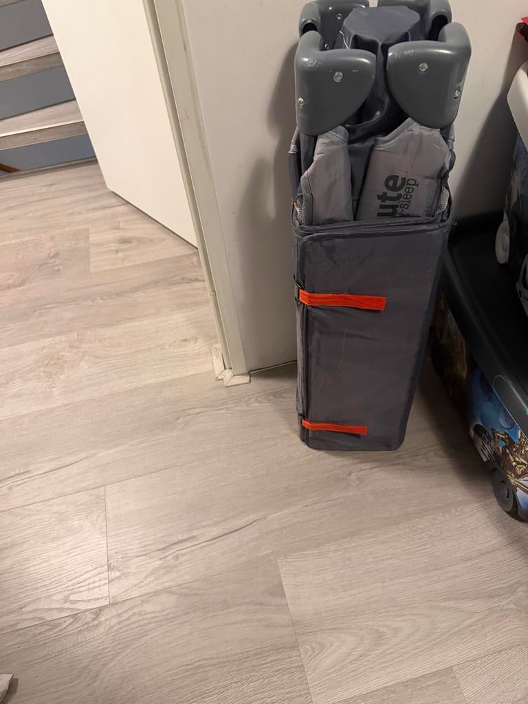 Camping bed met matras gratis!!, Kinderen en Baby's, Babywiegjes en Ledikanten, Ophalen, Gebruikt, Reisbedje