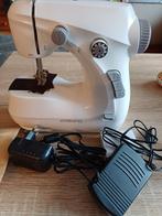 Te koop.Kleine naaimachine.Nieuw., Ophalen of Verzenden, Nieuw, Naaimachine, Overige merken