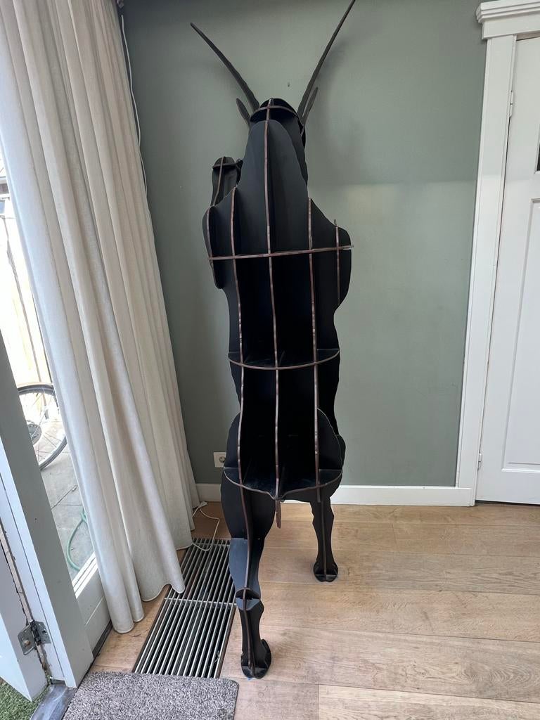 Ibride Fausto Steenbok Wandmeubel Sculptuur - Rachel & Benoi, Antiek en Kunst, Ophalen of Verzenden