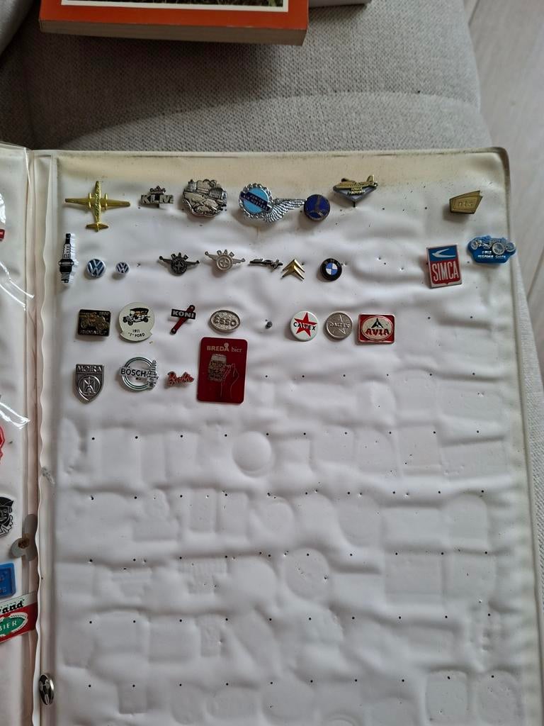 Speldjes album jaren 60, Verzamelen, Speldjes, Pins en Buttons, Ophalen of Verzenden, Gebruikt, Overige onderwerpen