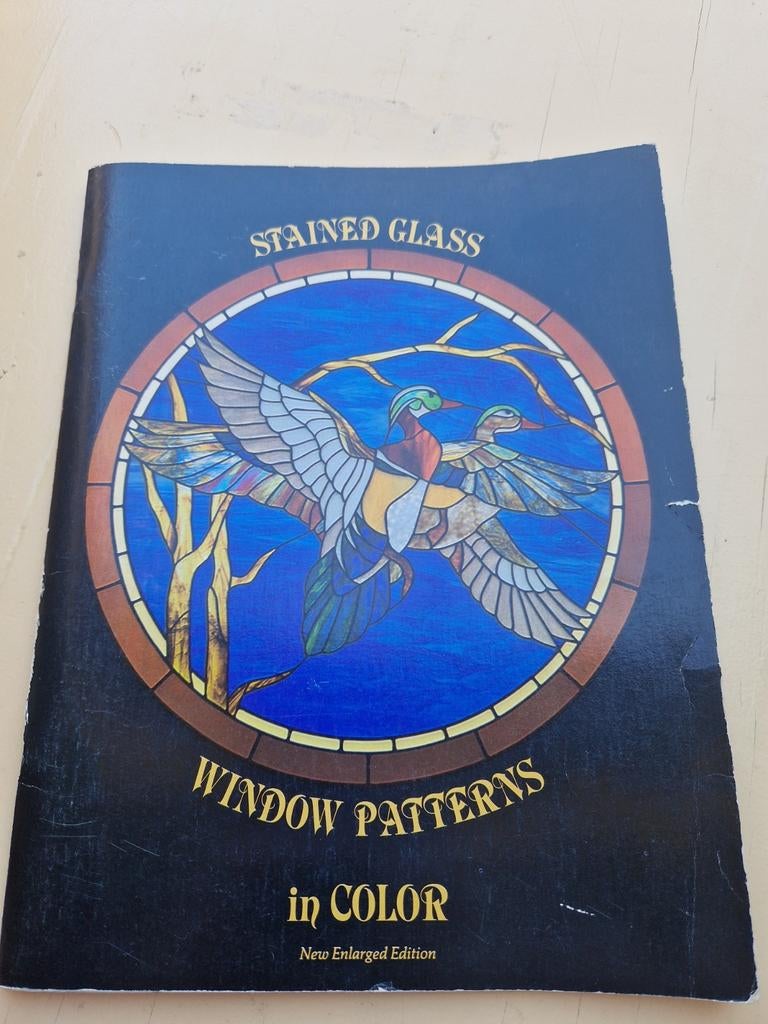 Ideeënboek Tiffany en Glas in Lood - Geen patronen, Ophalen of Verzenden, Zo goed als nieuw