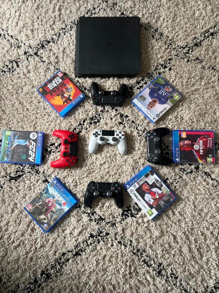 PS4 console met 5 controllers en 5 spellen, Spelcomputers en Games, Games | Sony PlayStation 4, Gebruikt, 1 speler, Ophalen of Verzenden