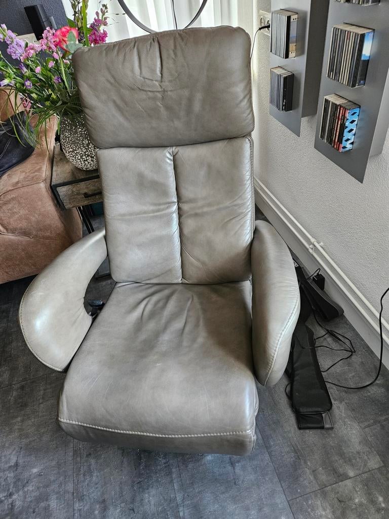 Hukla elektrische relax-/sta op-/ draai, stoel ., Huis en Inrichting, Fauteuils, Ophalen, Gebruikt, Leer, 50 tot 75 cm