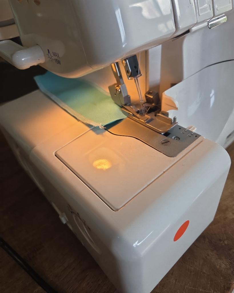 Lewenstein 700DE lockmachine, Gebruikt, Lockmachine, X, Ophalen