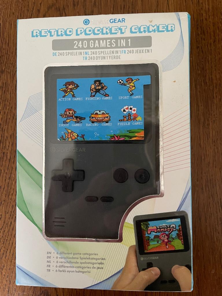 Silver Gear "Retro Pocket Gamer" '240 Games in 1', Ophalen of Verzenden, Zo goed als nieuw, Met 2 controllers