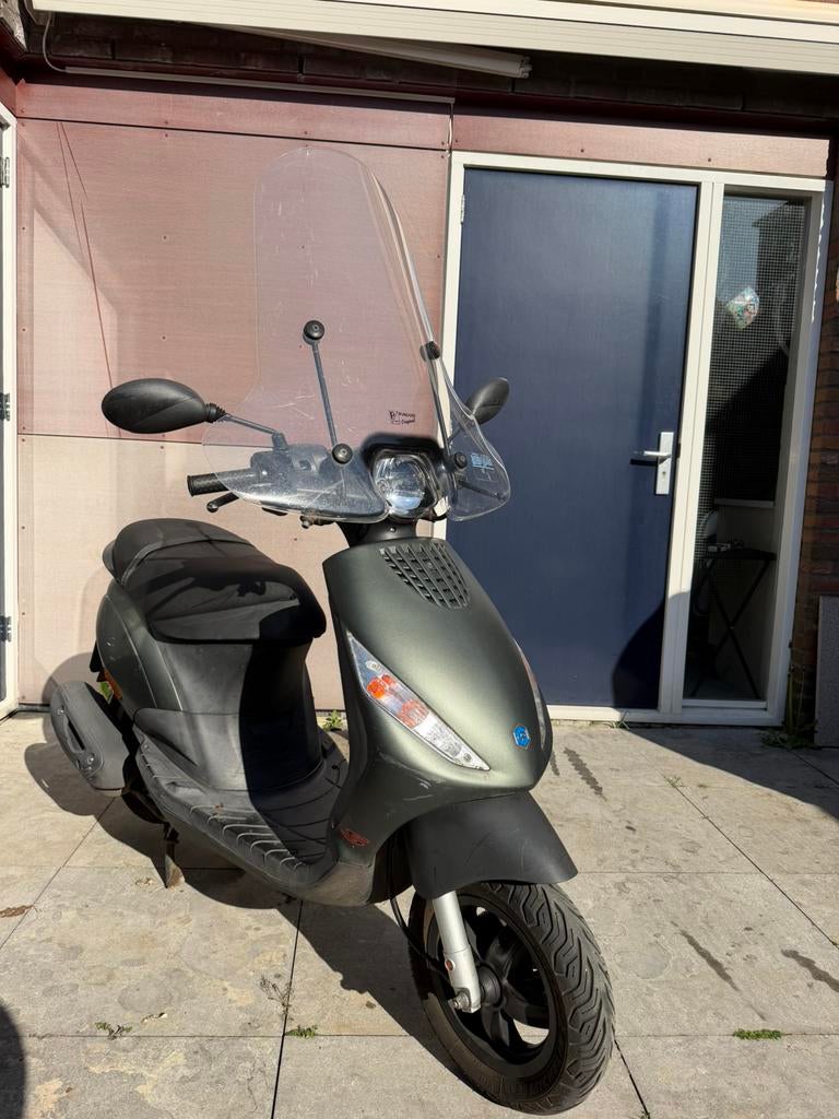 Piaggio Zip original scooter, geel kenteken, Fietsen en Brommers, Ophalen, Gebruikt, Maximaal 45 km/u, Zip