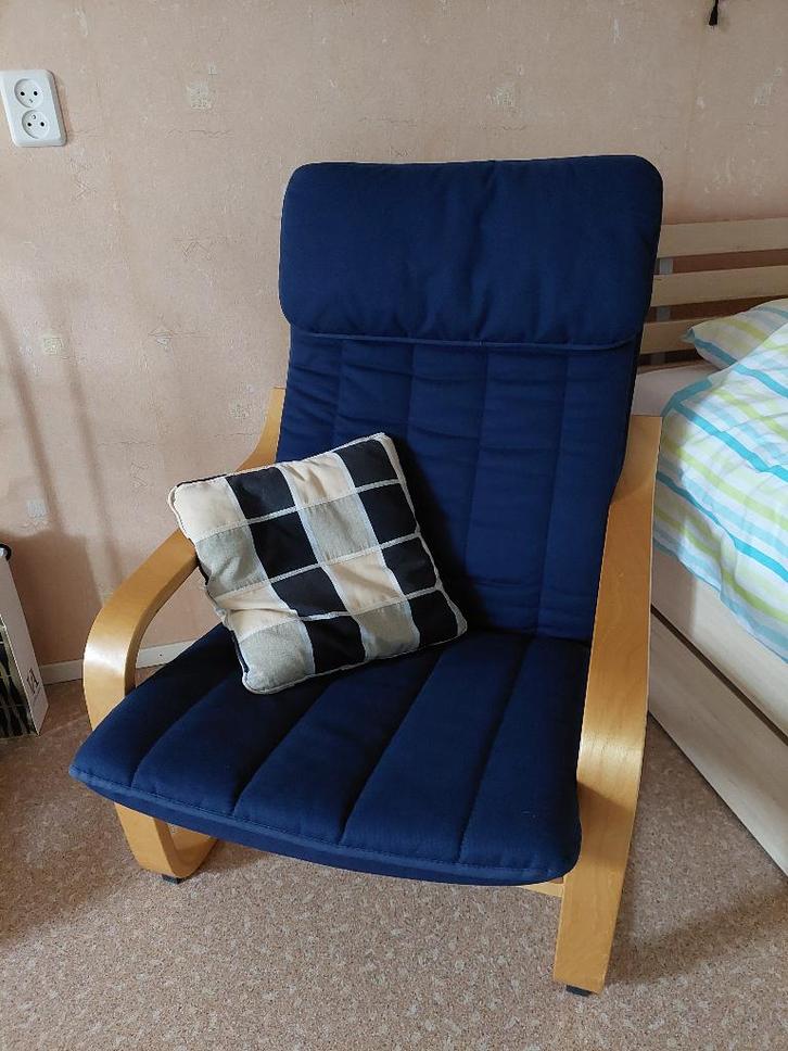 Fauteuil met blauwe bekleding, Huis en Inrichting, Fauteuils, Gebruikt, Hout, Stof, 50 tot 75 cm, Minder dan 75 cm, Ophalen