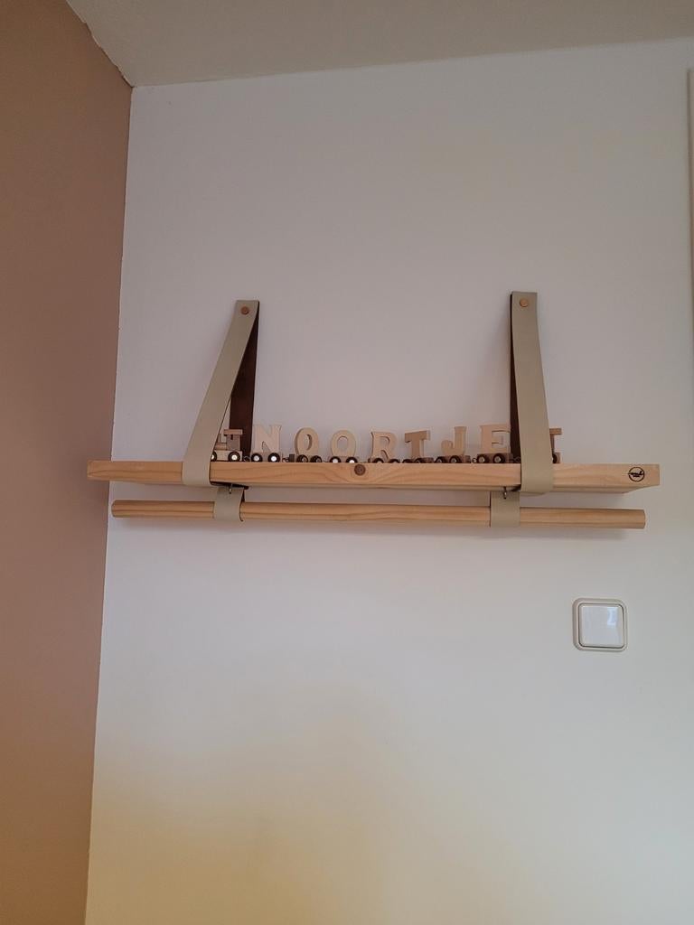 Plankje met roede voor kinderkamer, Ophalen, Zo goed als nieuw