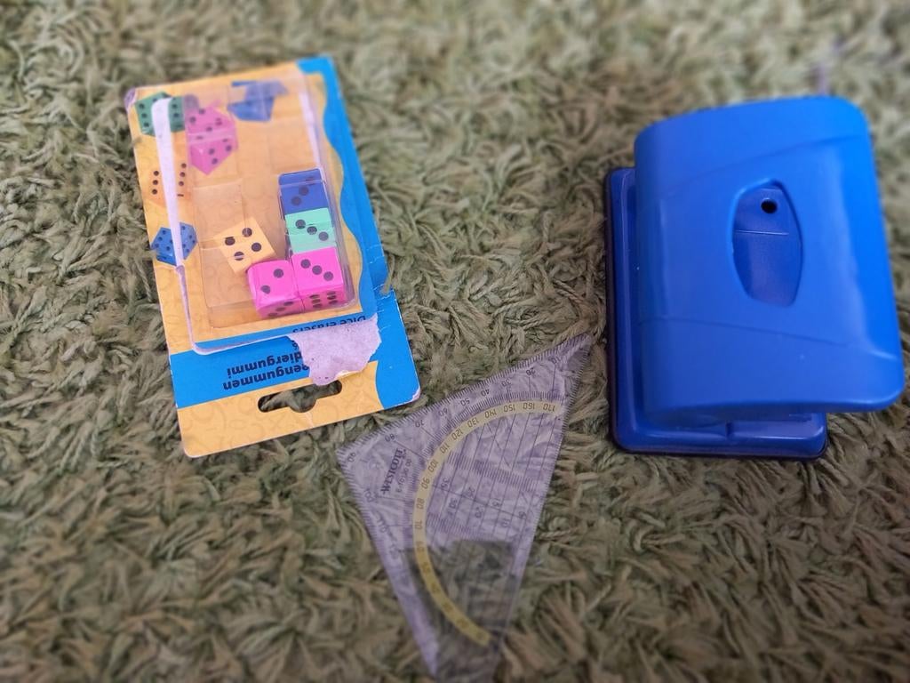 Geodriehoek, perforator en gummetjes, Ophalen of Verzenden