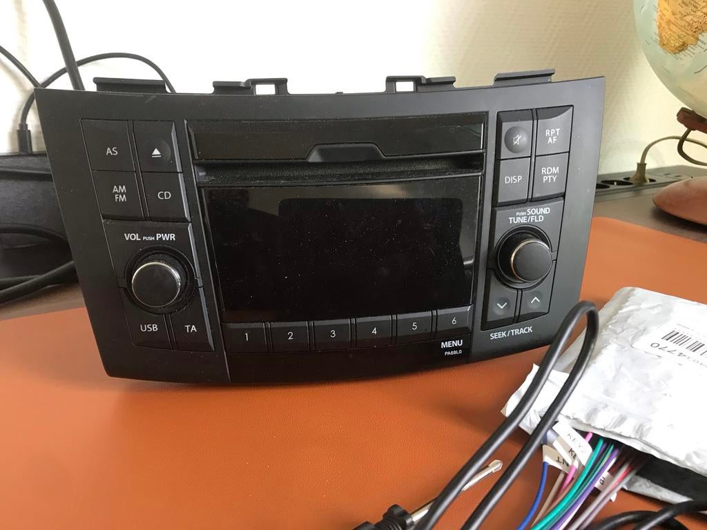 Suzuki Swift (2011) originele radio PA 68L00 HVW, Ophalen, Gebruikt