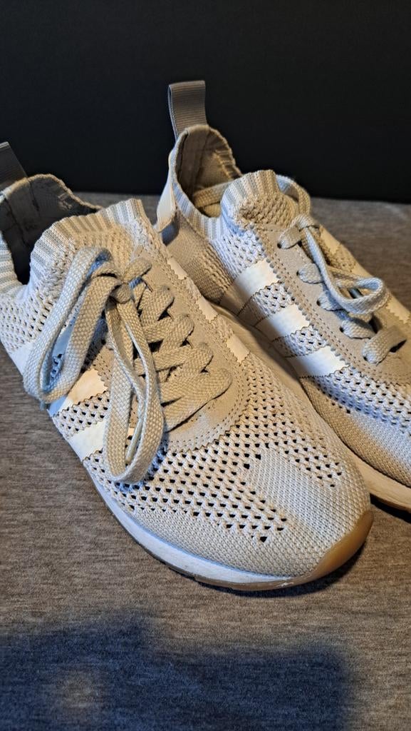 Adidas sneakers - witte labeltjes zitten los, Ophalen of Verzenden, Wit, Sneakers of Gympen
