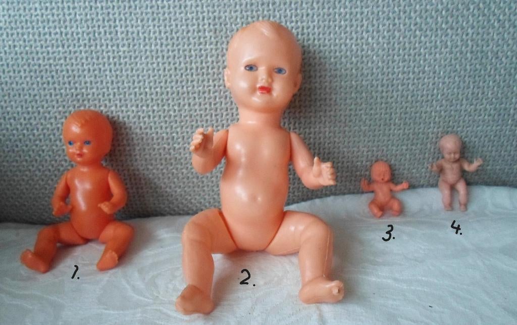 2 Babypopjes en 2 popjes. 1 popje Ferrero Jaren '50 - '60, Verzamelen, Poppen, Ophalen of Verzenden, Zo goed als nieuw, Pop