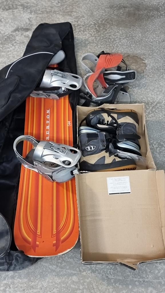 Burton snowboard met bindingen en snowboardschoenen, Sport en Fitness, Snowboarden, Ophalen, Gebruikt, Board