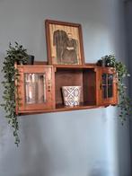 Antiek houten wandkastje met glazen deurtjes, Ophalen