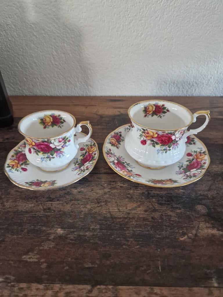 Set van 2 Queens Rosina China Co Ltd. kop en schotel, Ophalen of Verzenden