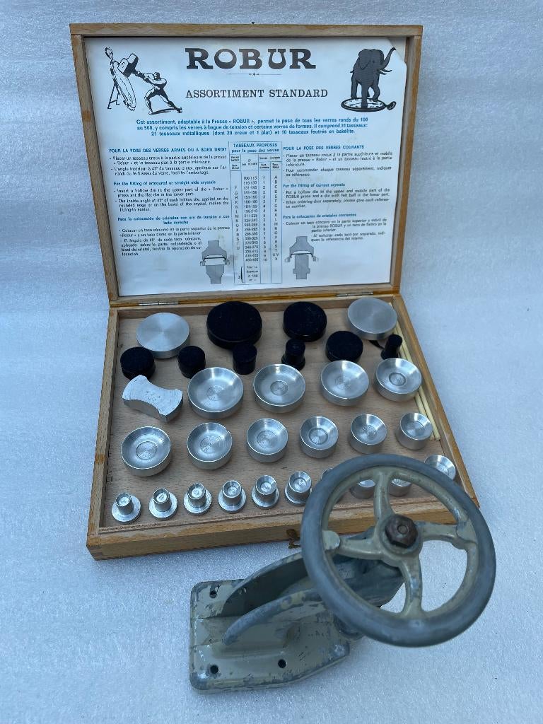 Robur Glazenpersen – Horlogemaker gereedschap, Ophalen