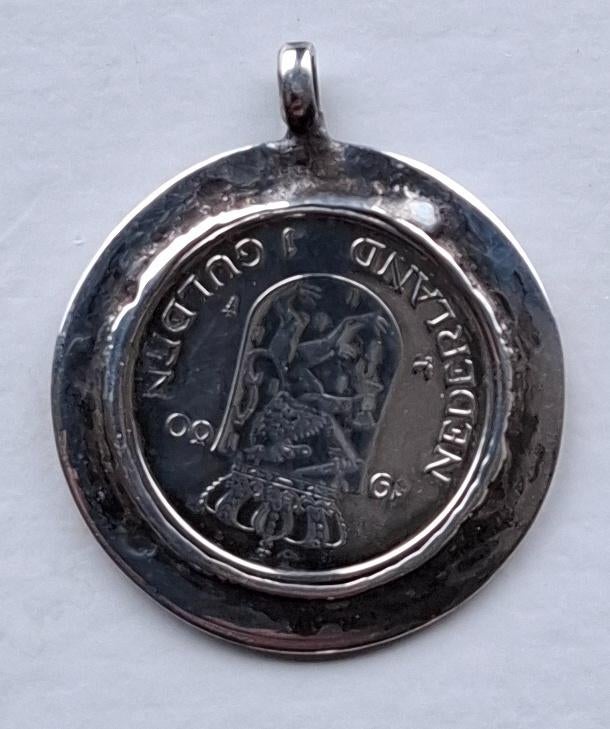 Nederland Gulden 1980 verzilverde hanger, Postzegels en Munten, Ophalen of Verzenden, Koningin Beatrix, 1 gulden, Losse munt