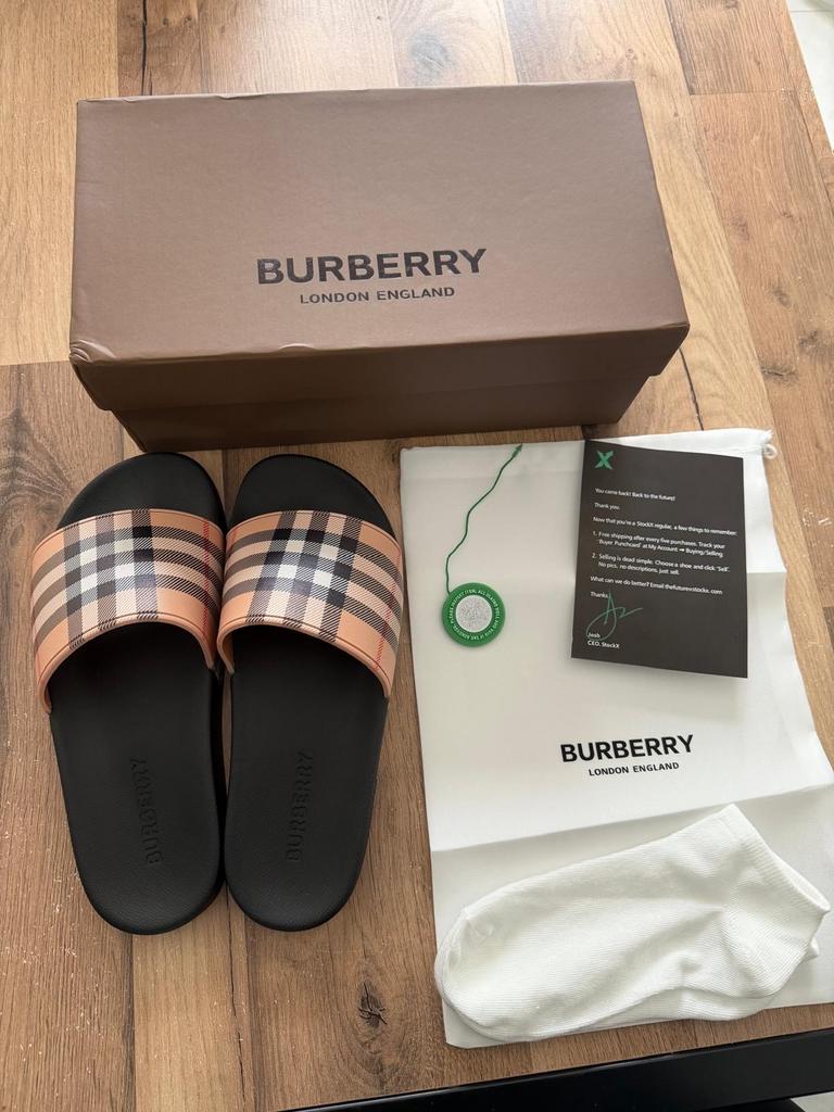 Burberry Check Slides - Nieuw met doos en accessoires, Ophalen of Verzenden, Nieuw, Beige, Slippers
