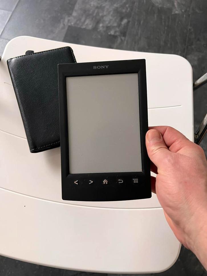 Sony e-reader met leren hoesje en pen, Computers en Software, E-readers, Gebruikt, 6 inch of minder, 4 GB of minder, Touchscreen