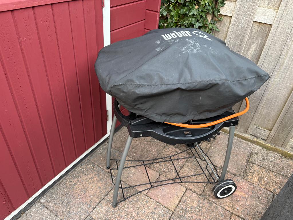 Weber Q200 gasbarbeque op onderstel, Ophalen, Gebruikt, WEBER