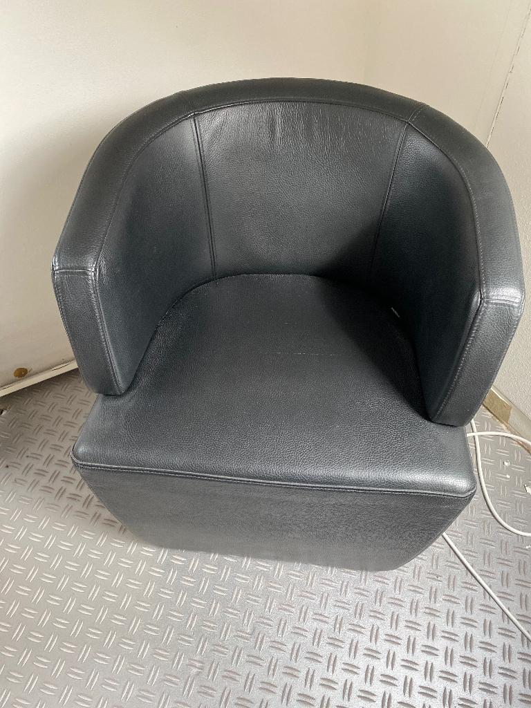 Mobitec stoel, Huis en Inrichting, Stoelen, Ophalen, Zwart, Leer, Zo goed als nieuw