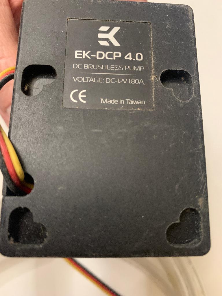 pc waterkoeler radiator en pomp, Ophalen of Verzenden, Zo goed als nieuw, Waterkoeling