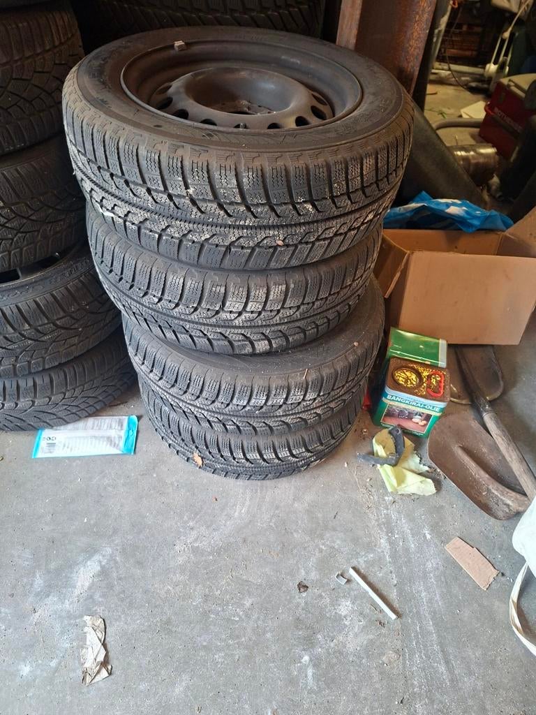 BMW E39 Stalen Velgen met Winterbanden - 205/60R15, Gebruikt, 15 inch, Banden en Velgen, Personenwagen