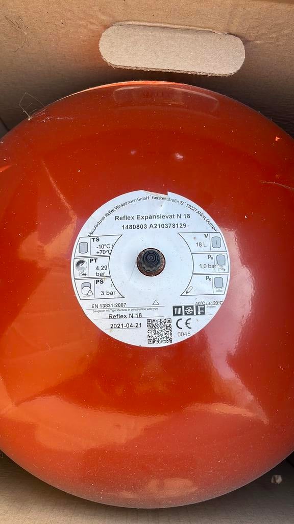 Reflex Expansievat N18 nieuw met aansluitingen, Nieuw, Ophalen of Verzenden, Minder dan 3 jaar oud, Minder dan 20 liter