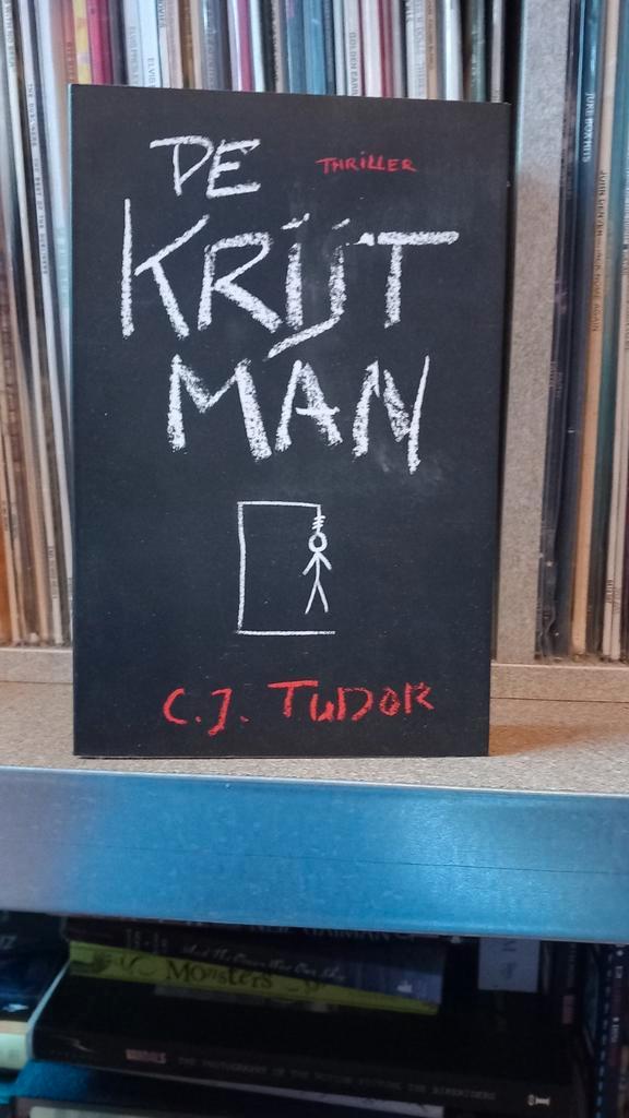 C.j. tudor de krijtman, Boeken, Essays, Columns en Interviews, Zo goed als nieuw, Ophalen of Verzenden