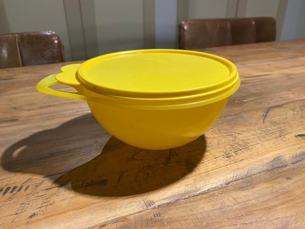 Tupperware mengkom met deksel, Huis en Inrichting, Keuken | Tupperware, Ophalen of Verzenden, Geel