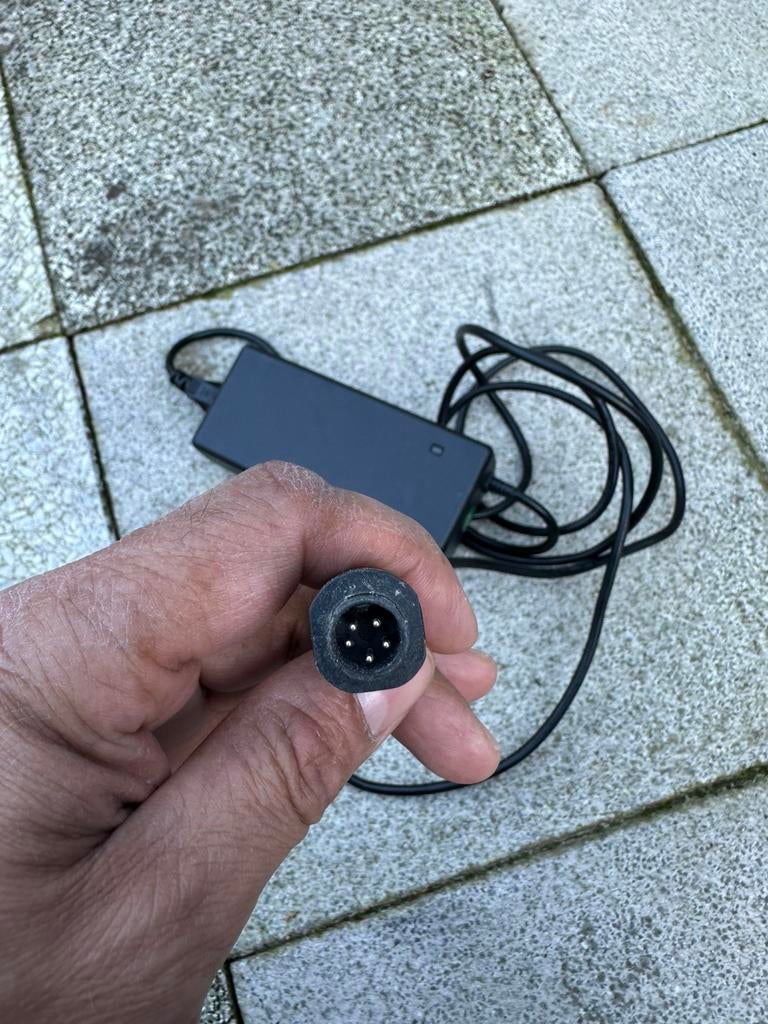 Fiets E-motion Oplader 5 pins sparta/Cortina, Fietsen en Brommers, Ophalen of Verzenden, Zo goed als nieuw