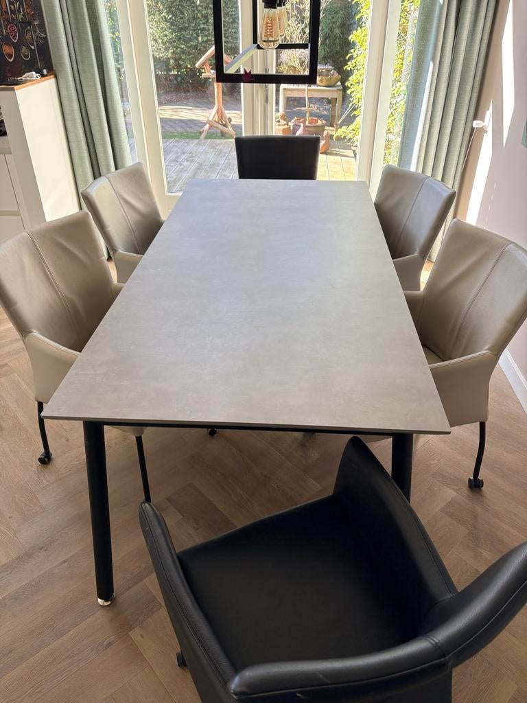 Eettafel/werktafel Luna, grijs blad, zwart onderstel, Huis en Inrichting, Tafels | Eettafels, Ophalen, Kunststof, Gebruikt, 50 tot 100 cm