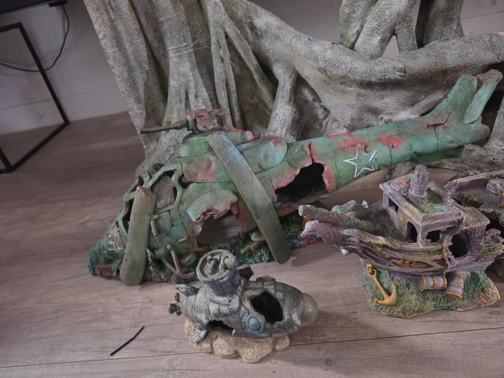 Aquarium decoratie schip duikboot en helikopter, Dieren en Toebehoren, Vissen | Aquaria en Toebehoren, Zo goed als nieuw, Verlichting of Verwarming