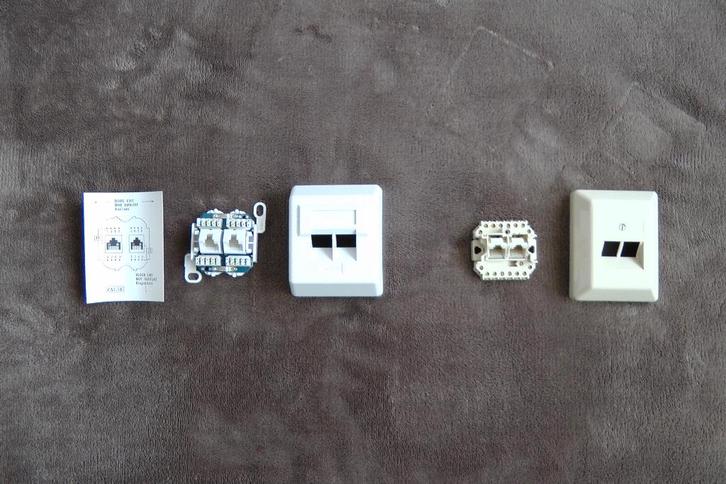 Opbouw UTP wandcontactdozen voor TV, PC of telefoon 2 stuks, Hobby en Vrije tijd, Elektronica-componenten, Nieuw, Ophalen of Verzenden