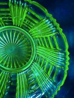 Art Deco Uranium Glazen Schaal / Annagroen Glas voor € 25, Ophalen